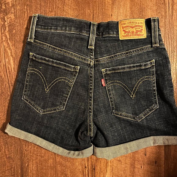 Levi’s shorts - Picture 2 of 2